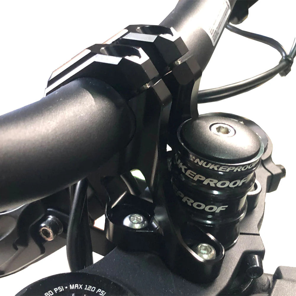 Soporte Frontal de Manillar (Front Handlebar Bracket) para Sur-Ron Light Bee plata